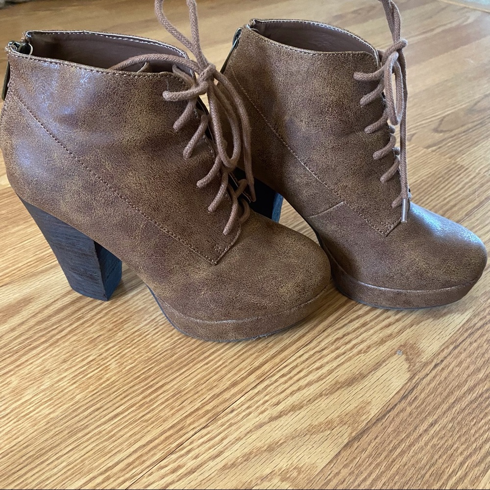 Daisy Fuentes Lace Ankle Boots - Picture 2 of 10